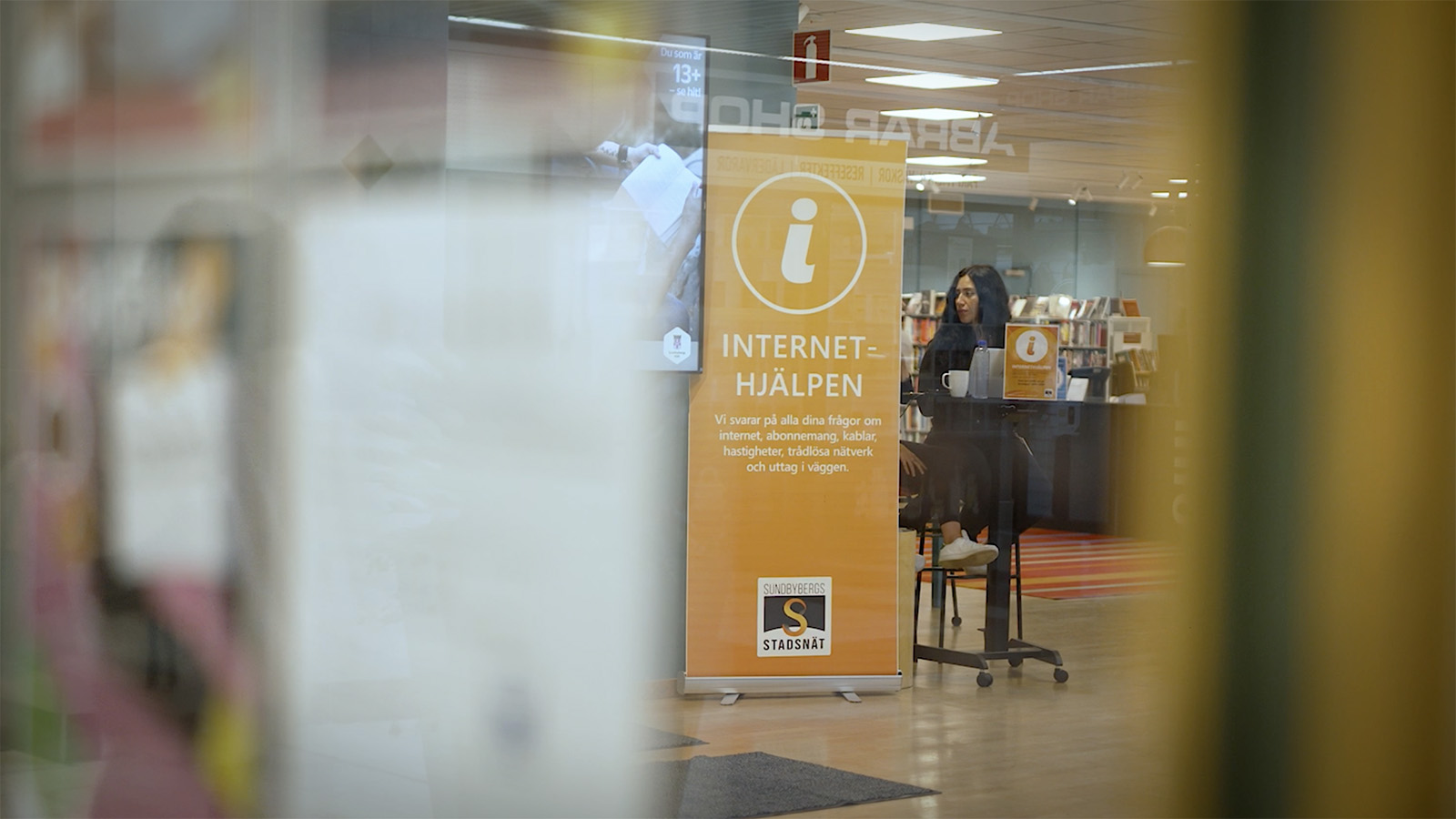 Internethjälpen i biblioteket i Hallonbergen